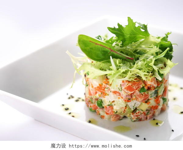 西餐美食沙拉三文鱼蔬菜沙拉青菜西餐摆盘餐厅